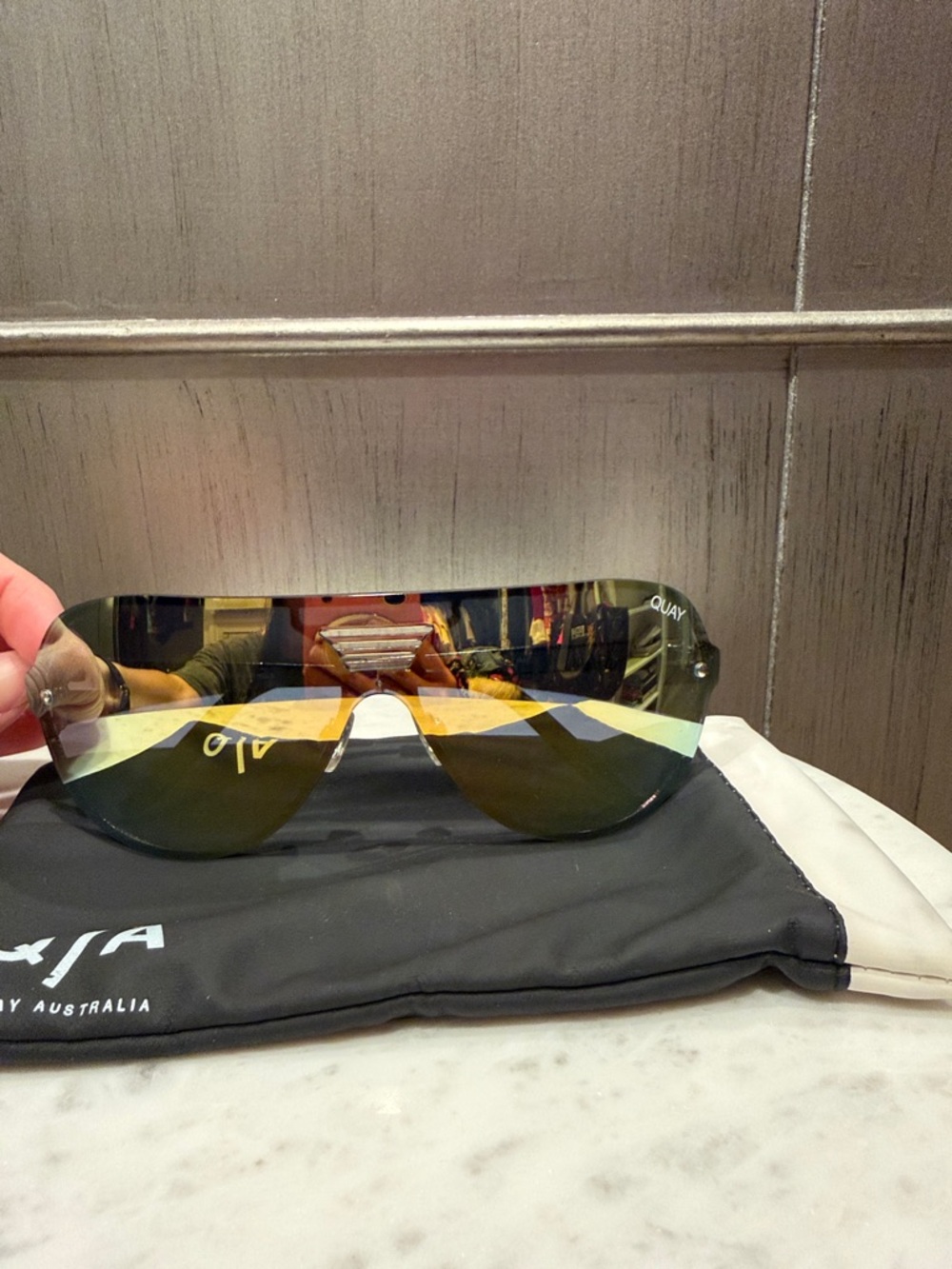 Quay SHOWTIME Sunglasses in Mirrored Gold